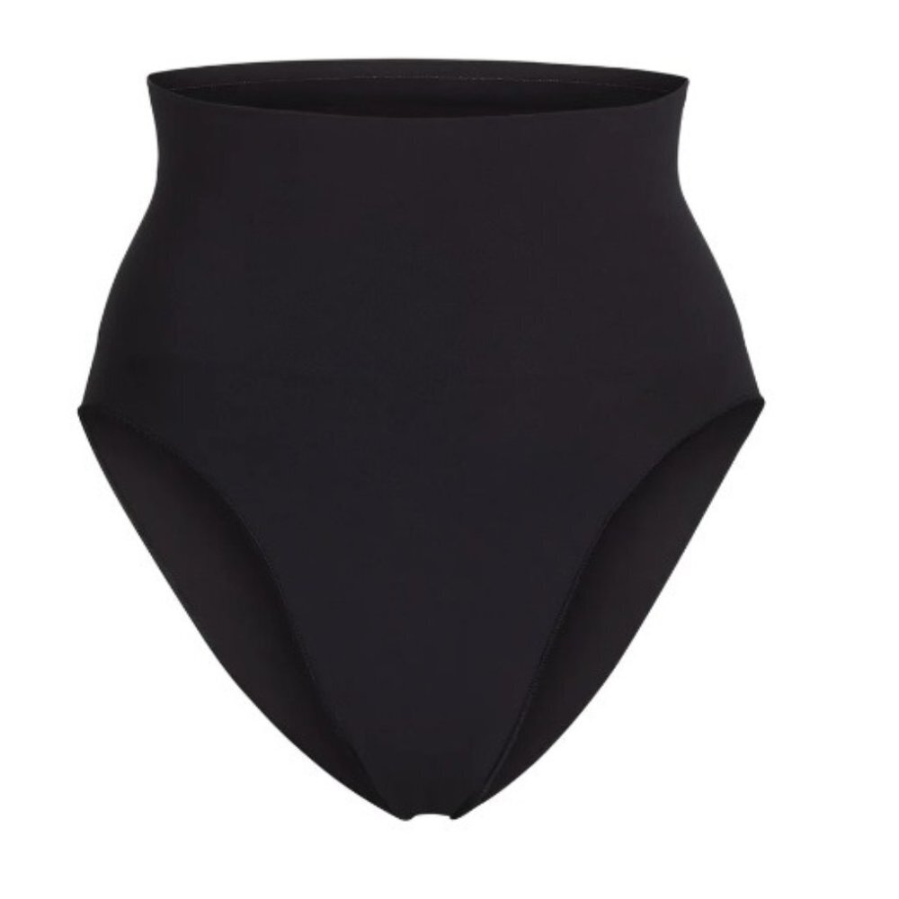 Skims Core Control Briefs in Onyx Size L/XL